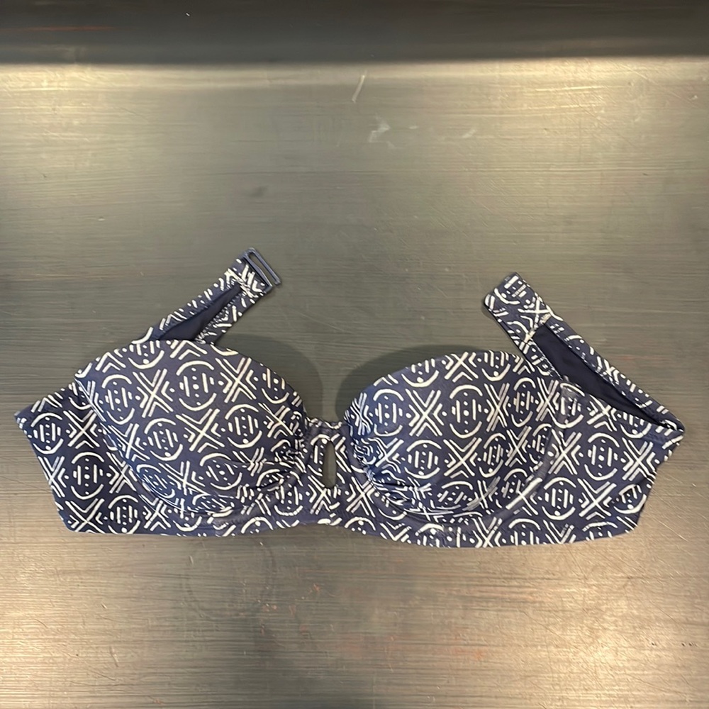 Strapless Aerie Bikini top with a white print